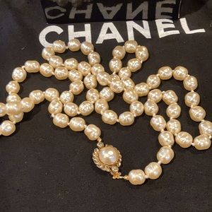 Vintage 80's Chanel Faux Baroque Pearls Necklace